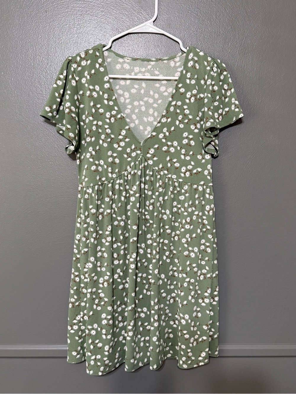 Aeropostale Green Daisy Print V-Neck Mini Dress.